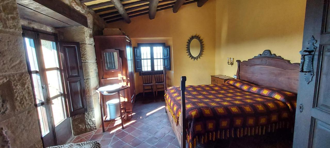 Castell De Llaes Villa Екстериор снимка