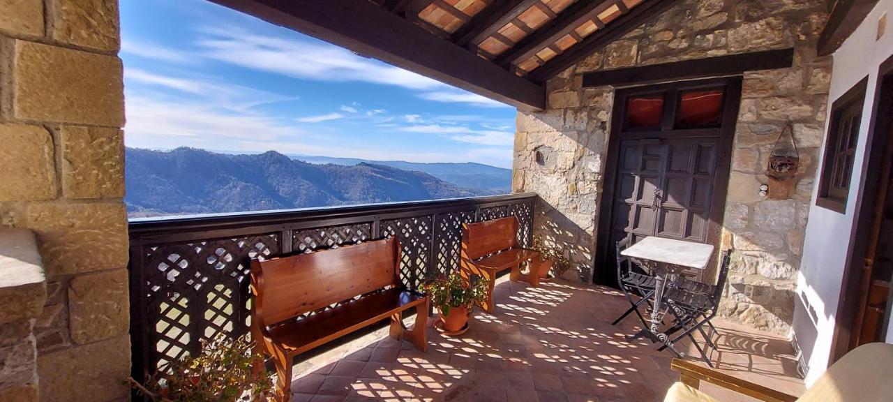 Castell De Llaes Villa Екстериор снимка