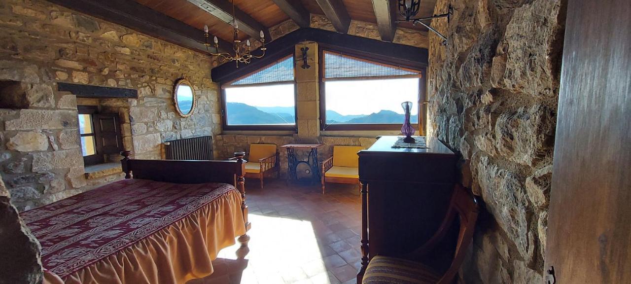Castell De Llaes Villa Екстериор снимка