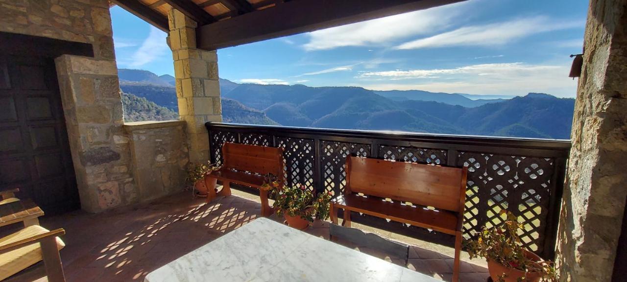 Castell De Llaes Villa Екстериор снимка