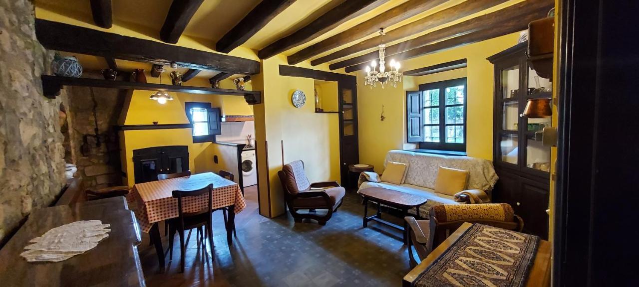 Castell De Llaes Villa Екстериор снимка