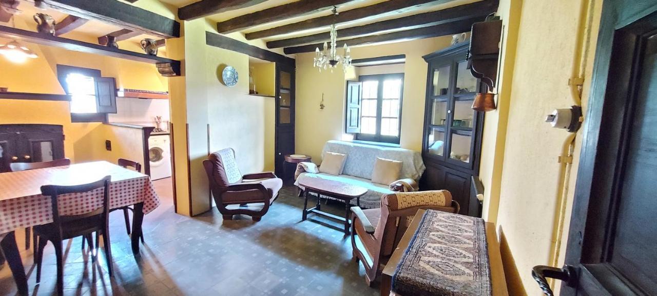 Castell De Llaes Villa Екстериор снимка
