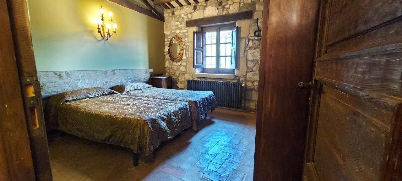 Castell De Llaes Villa Екстериор снимка